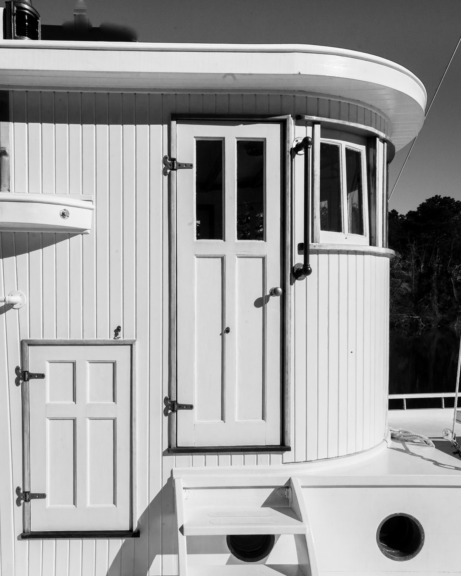 photograph by Bryan Hatchett, copyright, Bryan Hatchett, black & white photograph, F.D. Crocket Chesapeake Bay deck boat, Deltaville, Virginia, buyboat