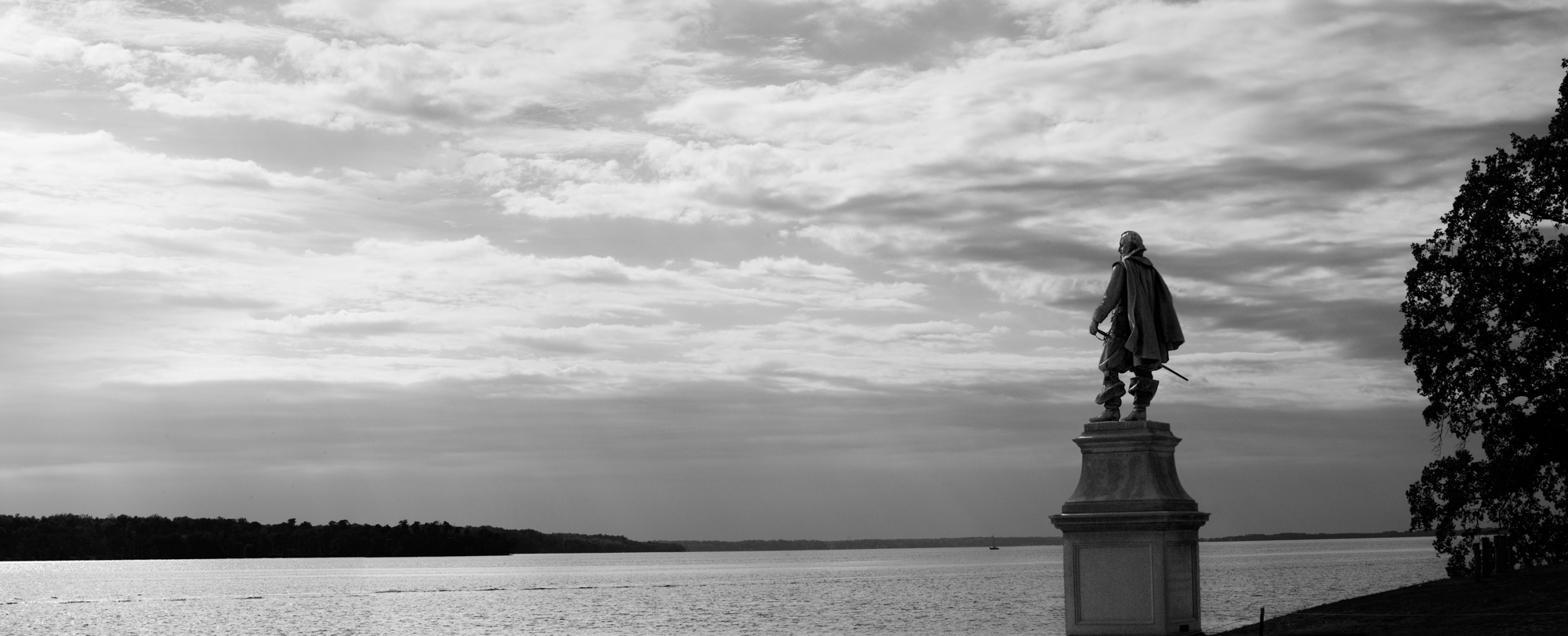 photograph by Bryan Hatchett, copyright, Bryan Hatchett, black & white photograph, Jamestown Island Virginia, statue of Captain John Smith by William Couper