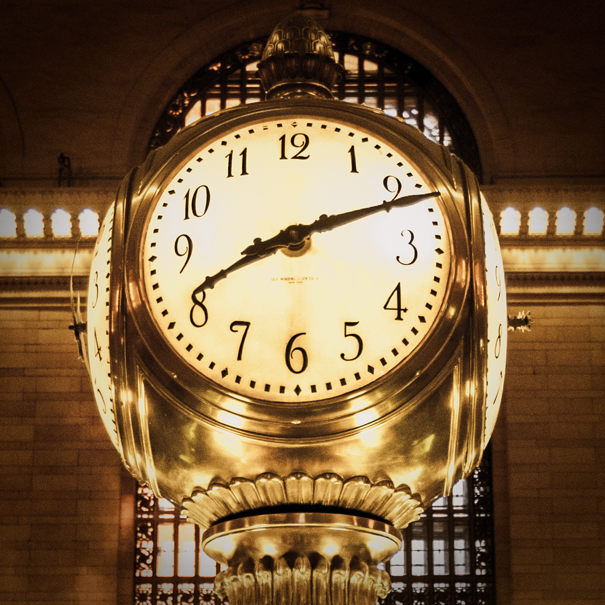 photograph by Bryan Hatchett, copyright, Bryan Hatchett, color photograph, Grand Central Terminal, New York City, Main Concourse clock