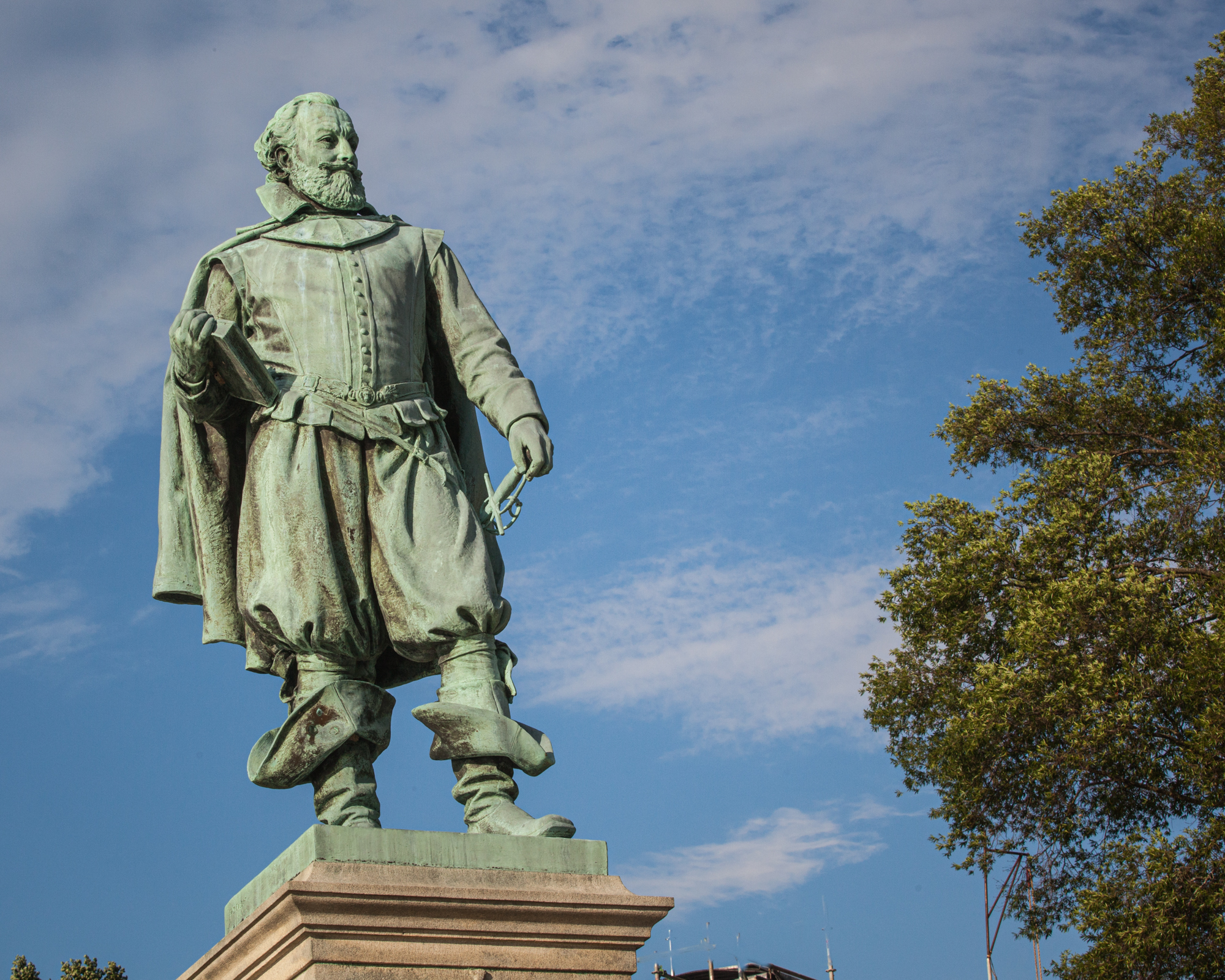 photograph by Bryan Hatchett, copyright, Bryan Hatchett, color photograph, Jamestown Island Virginia, statue of Captain John Smith by William Couper
