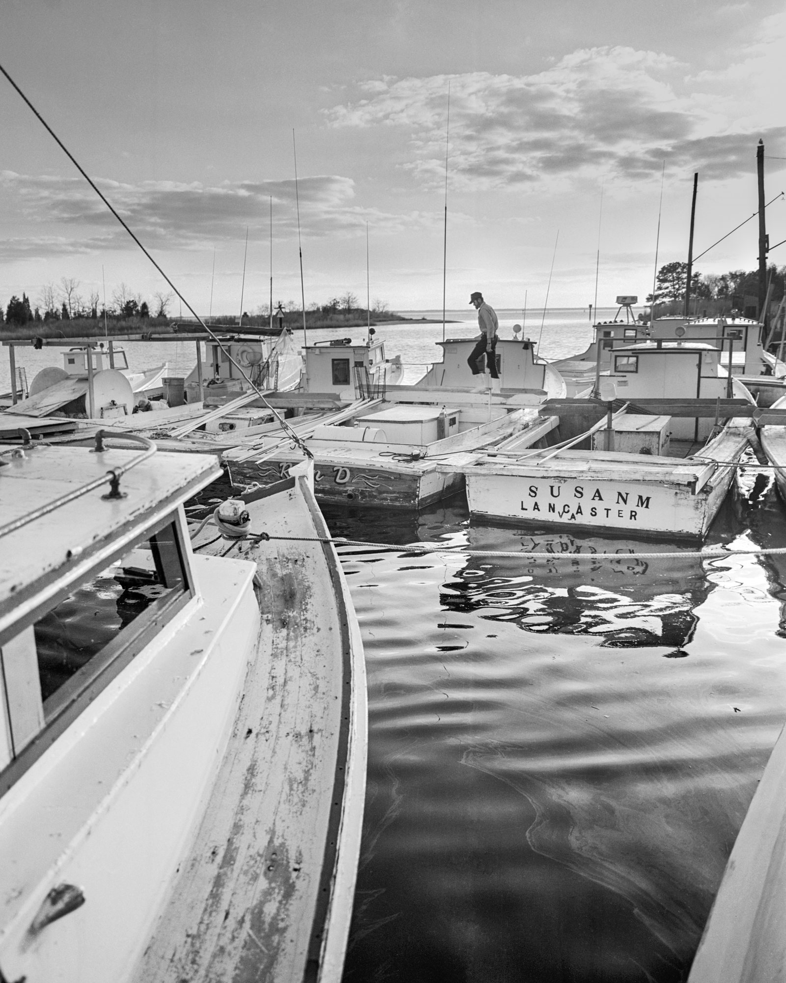 photograph by Bryan Hatchett, copyright, Bryan Hatchett, black & white photograph, Deep Creek, Newport News, Virginia during oyster season